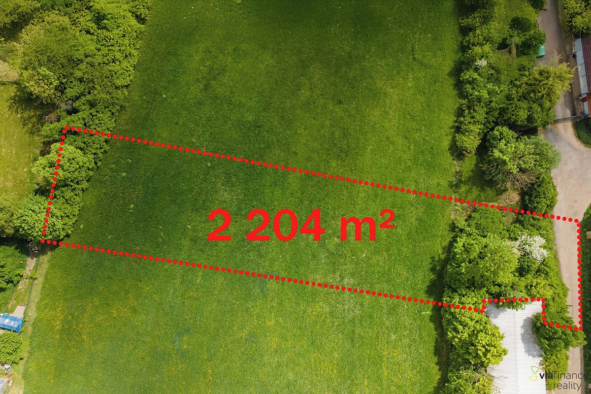Prodej stavebního pozemku 2204 m², Holice – fotka 1 z 3
