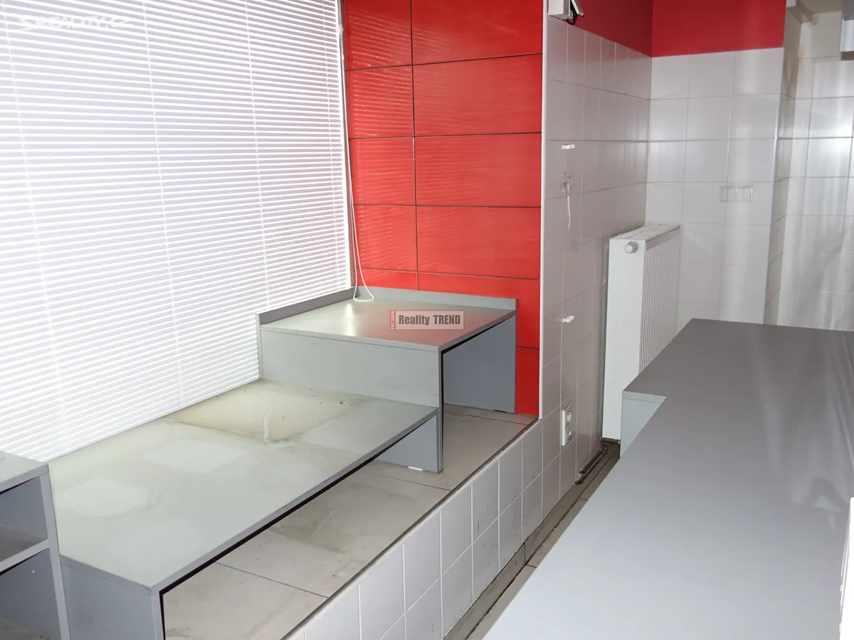 Pronájem obchodního prostoru 100 m² – pohled 2