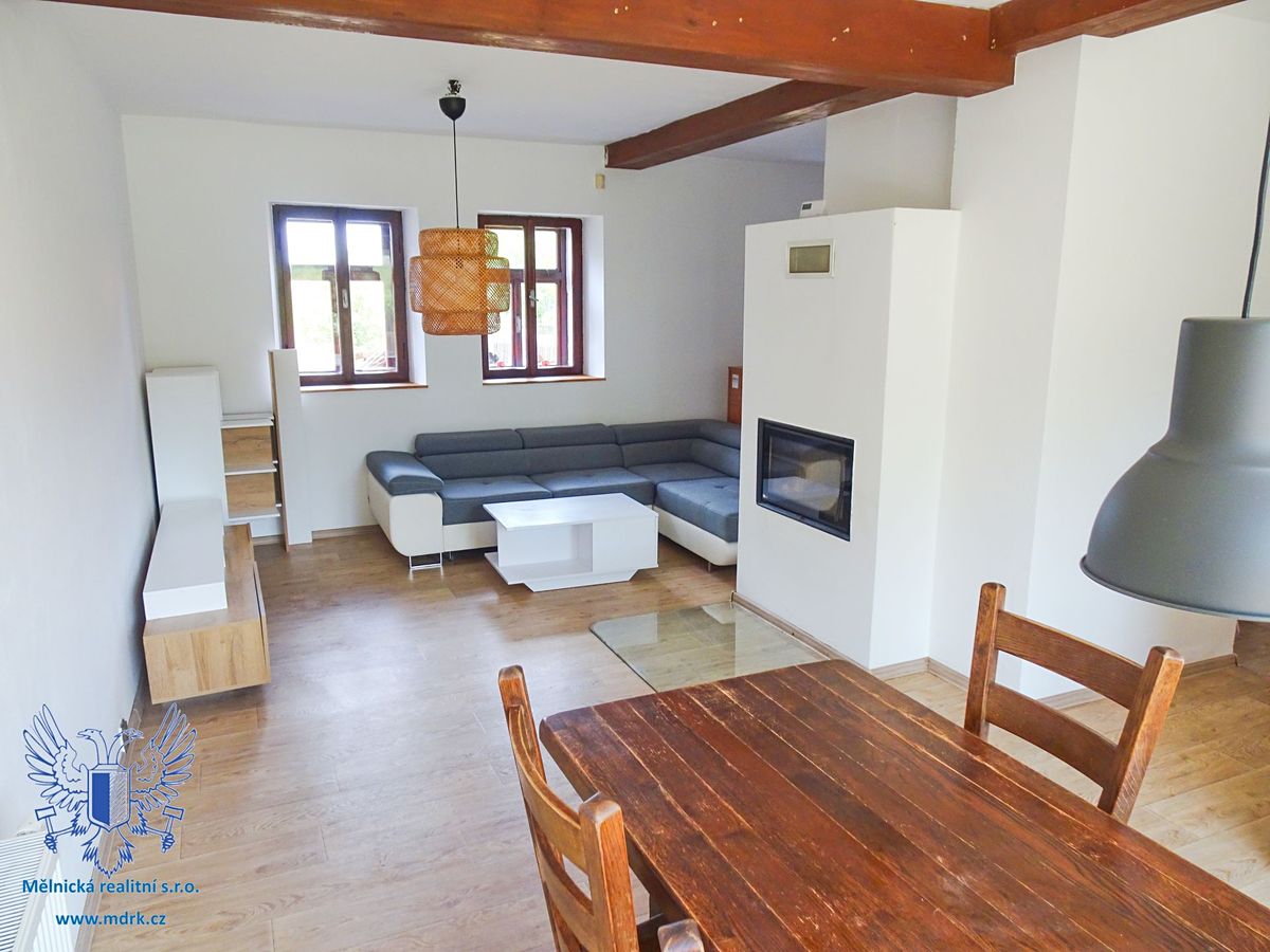 Prodej rodinného domu 192 m², pozemek 704 m² – fotografie 3