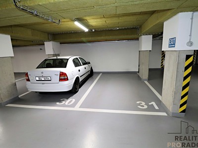 Pronájem garážového stání 4 465 m²