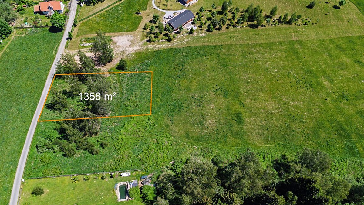 Prodej stavebního pozemku 1358 m² – fotografie 2