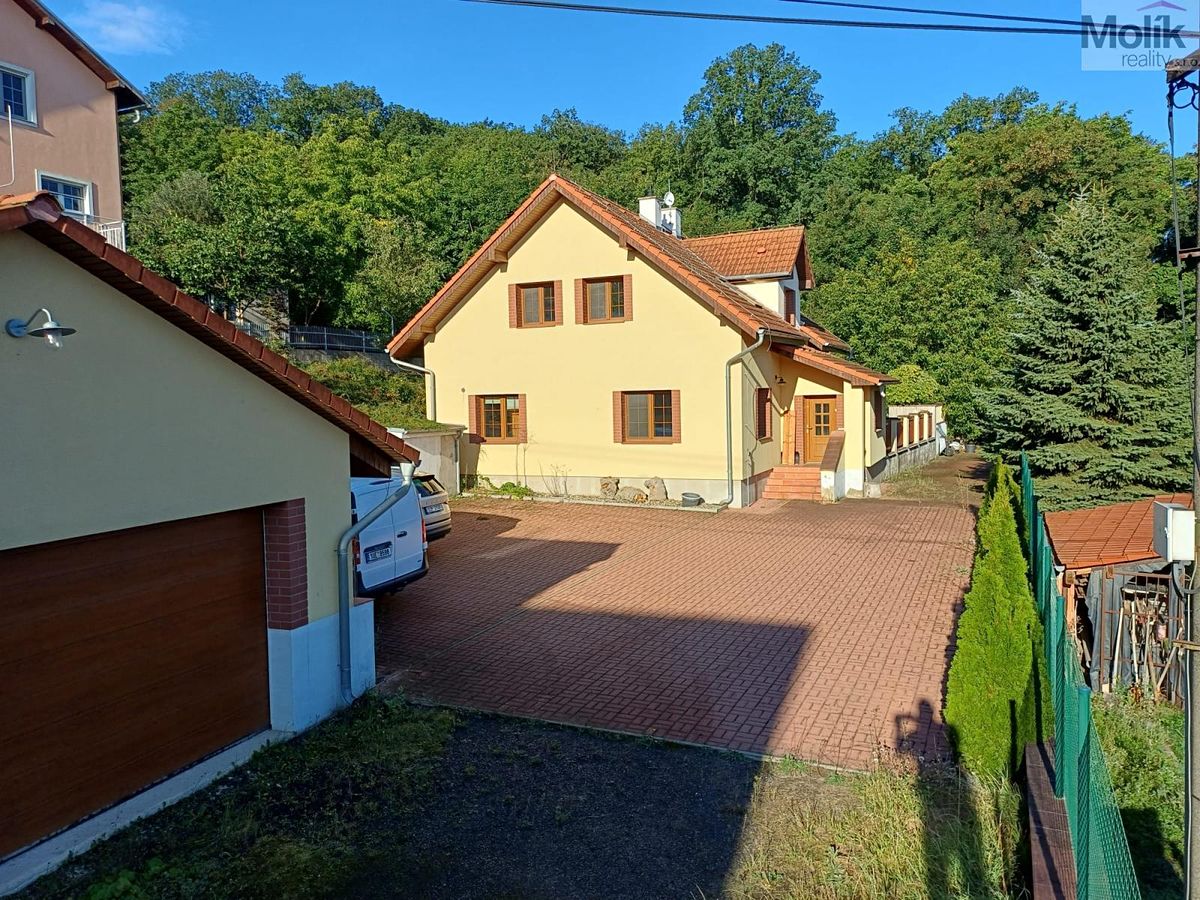 Prodej rodinného domu 238 m², pozemek 1352 m² – fotografie 3