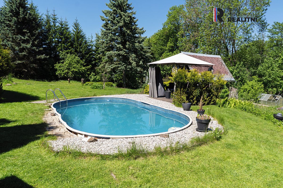 Prodej rodinného domu 200 m², pozemek 1766 m² – fotografie 2