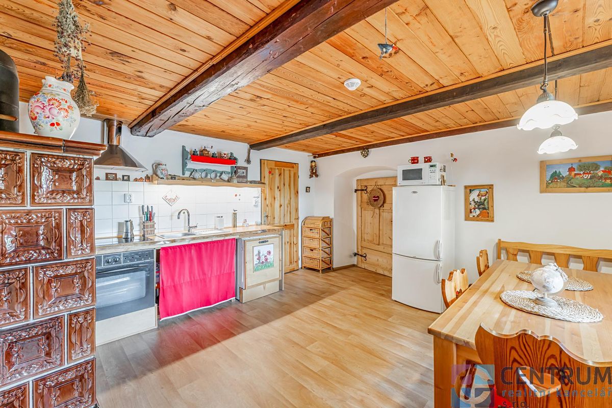 Prodej rodinného domu 265 m², pozemek 1648 m² – fotografie 4