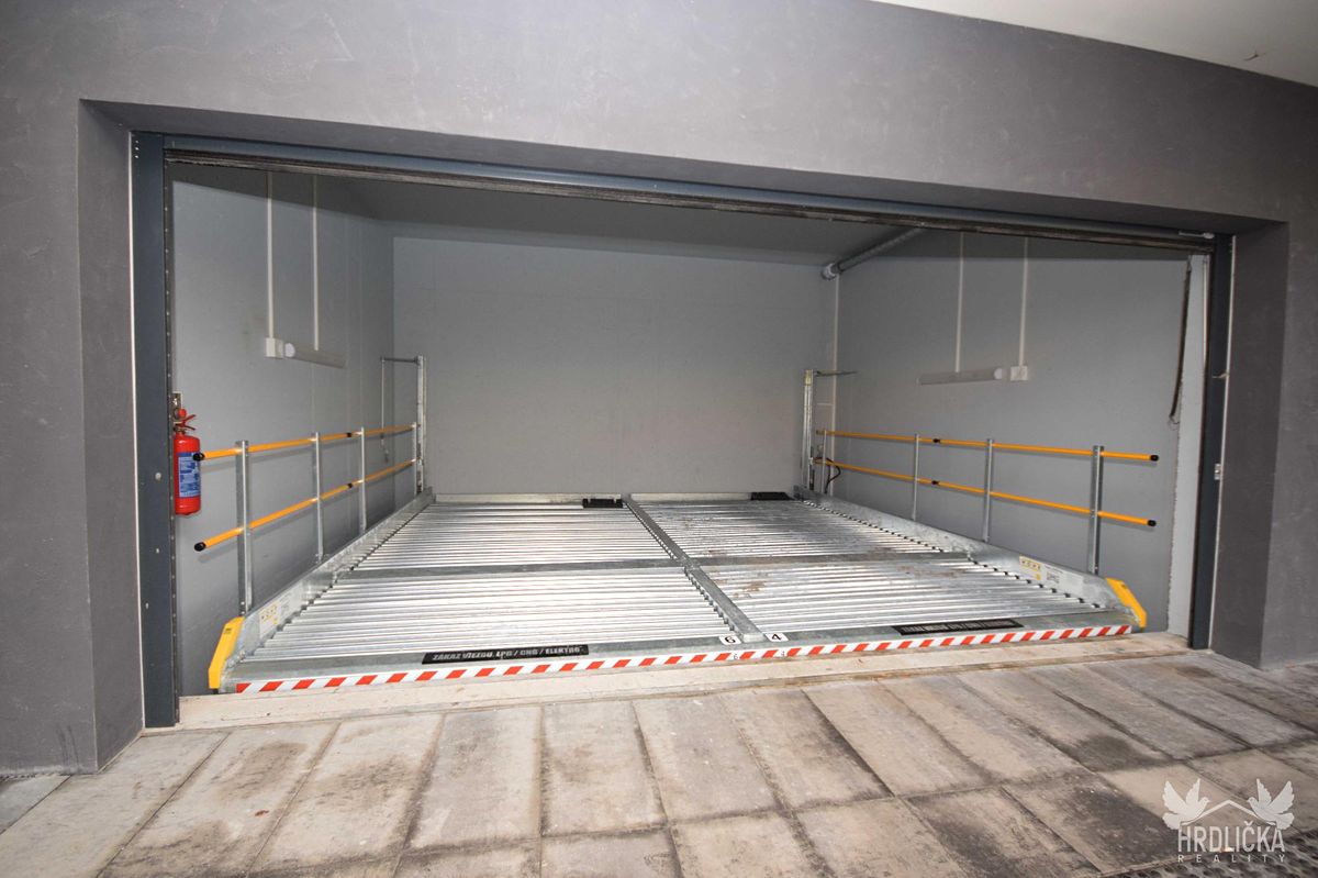 Prodej garážového stání 14 m² – fotografie 2