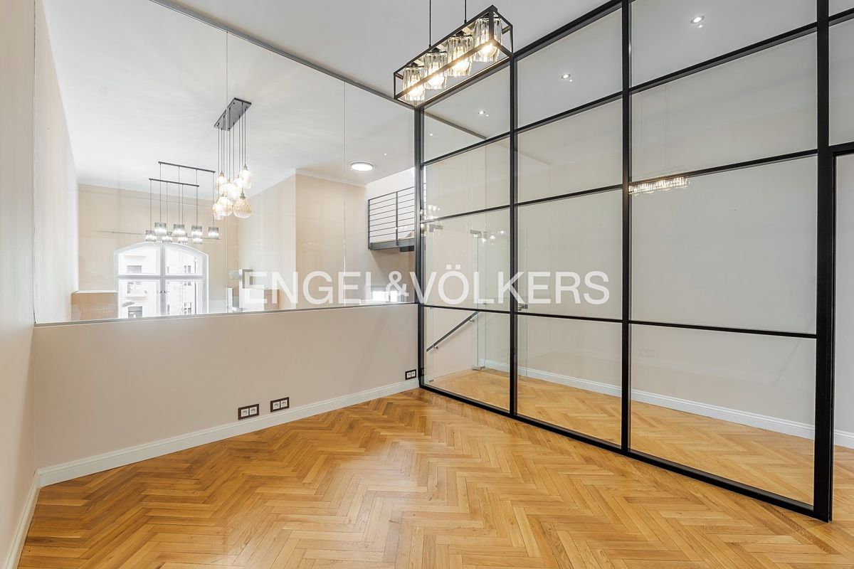 Pronájem bytu 6 pokojů a více 210 m²
