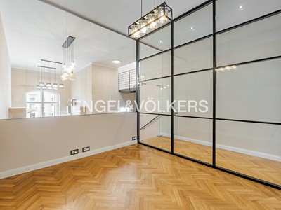 Pronájem bytu 6 pokojů a více 210 m²