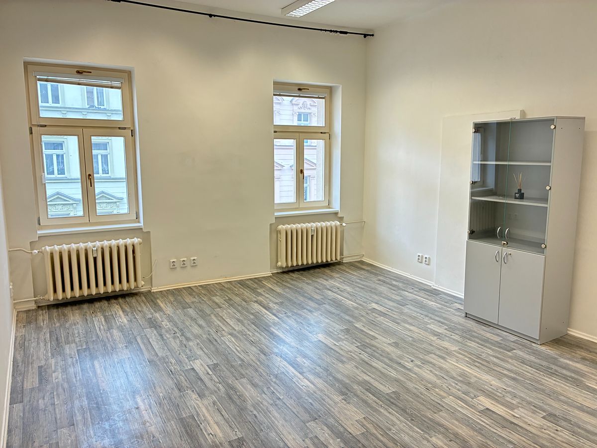 Pronájem kanceláře 30 m² – fotografie 3