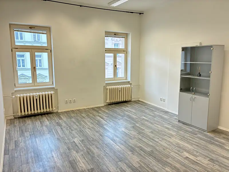 Pronájem kanceláře 30 m², Karlovy Vary – náhled fotky 3