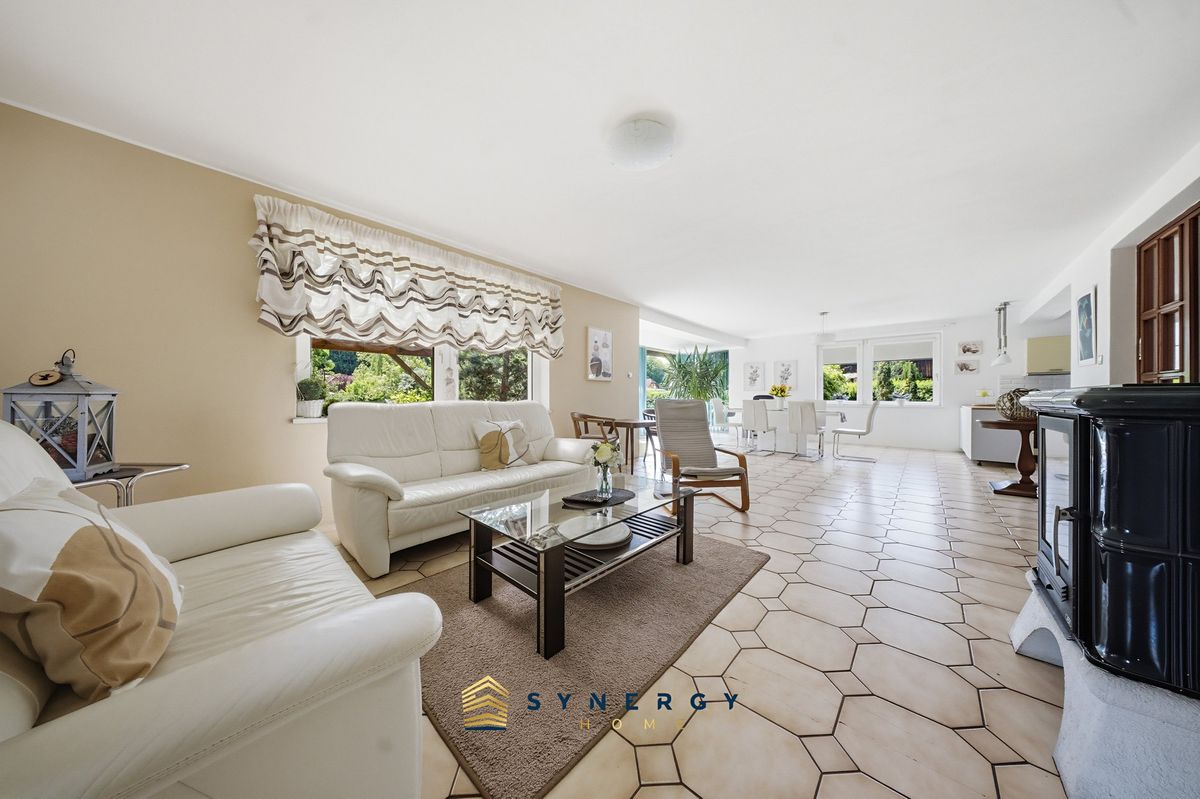 Prodej rodinného domu 283 m², pozemek 1411 m² – fotografie 2