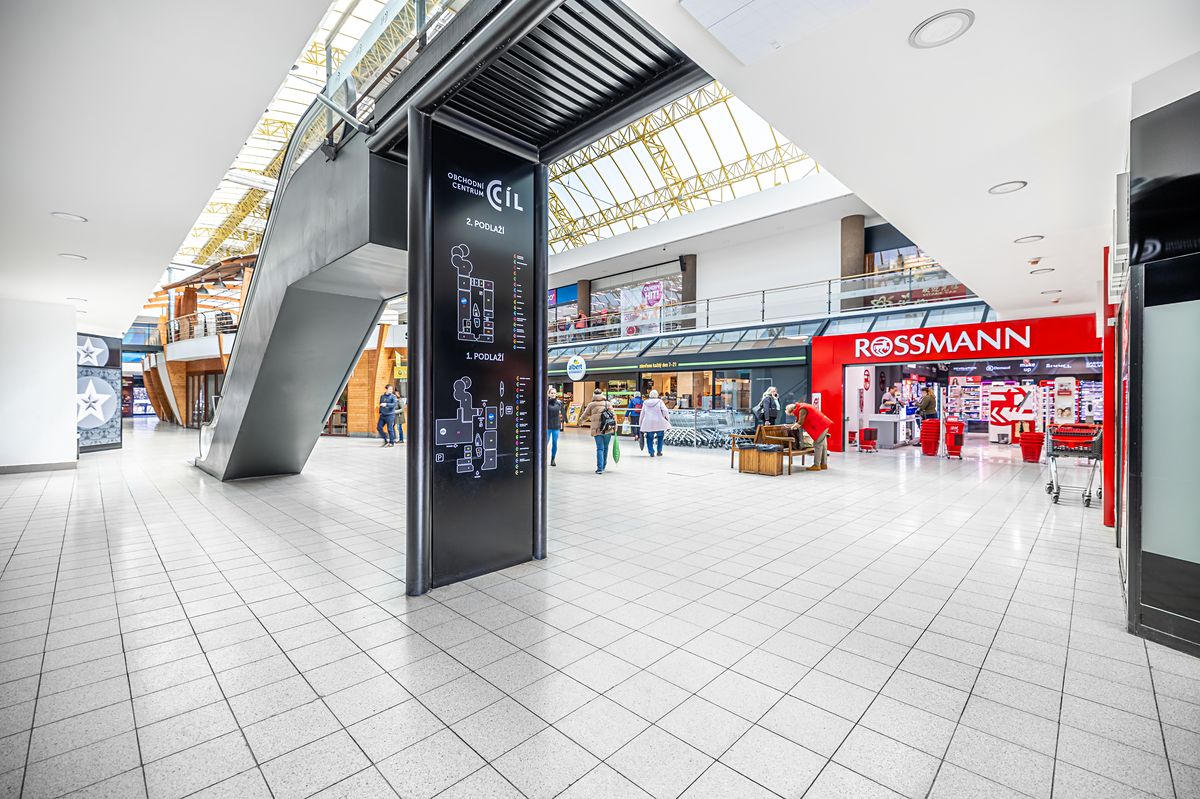 Pronájem obchodního prostoru 146 m² – fotografie 2