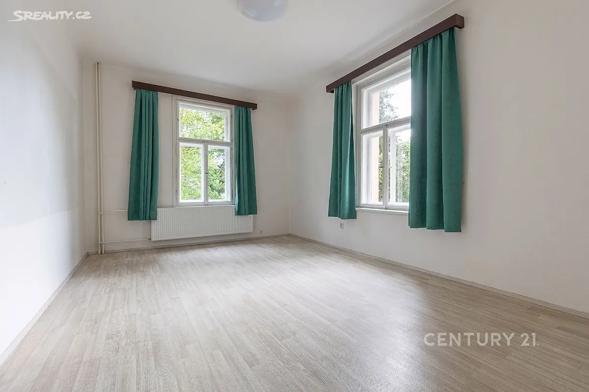 Prodej vily 260 m², pozemek 687 m² – pohled 2