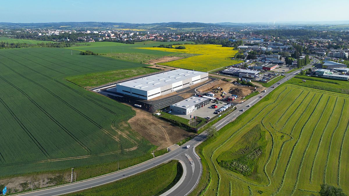 Pronájem výrobní haly, prostoru 1750 m² – fotografie 2