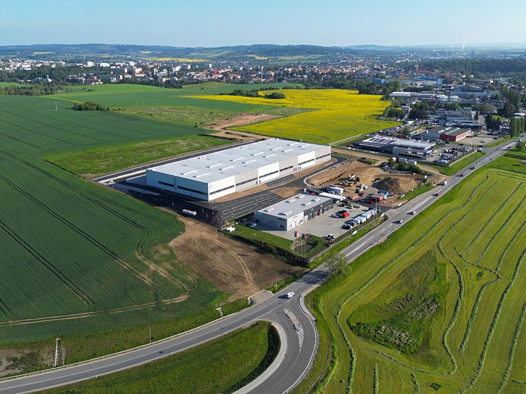 Pronájem komerčního prostoru, 1 750 m² (2 z 12)