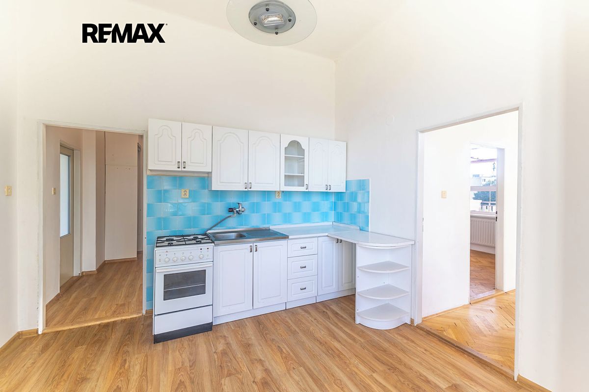 Prodej rodinného domu 700 m², pozemek 966 m² – fotografie 2