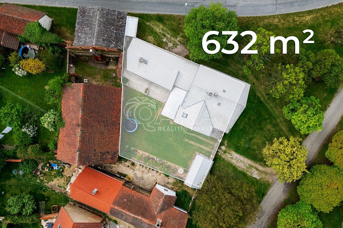 Prodej rodinného domu 198 m², pozemek 632 m² – fotografie 2