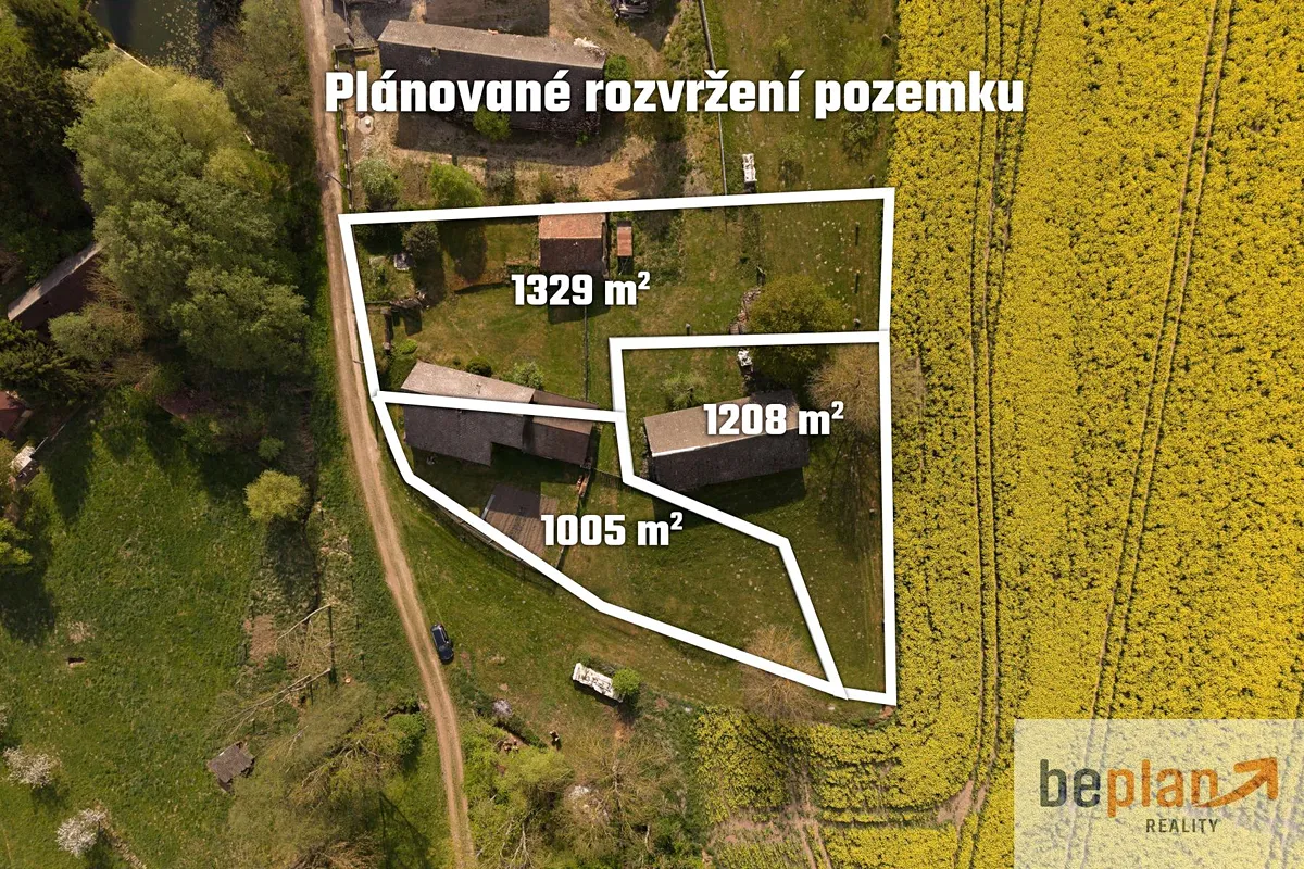 Prodej stavebního pozemku 1300 m²
