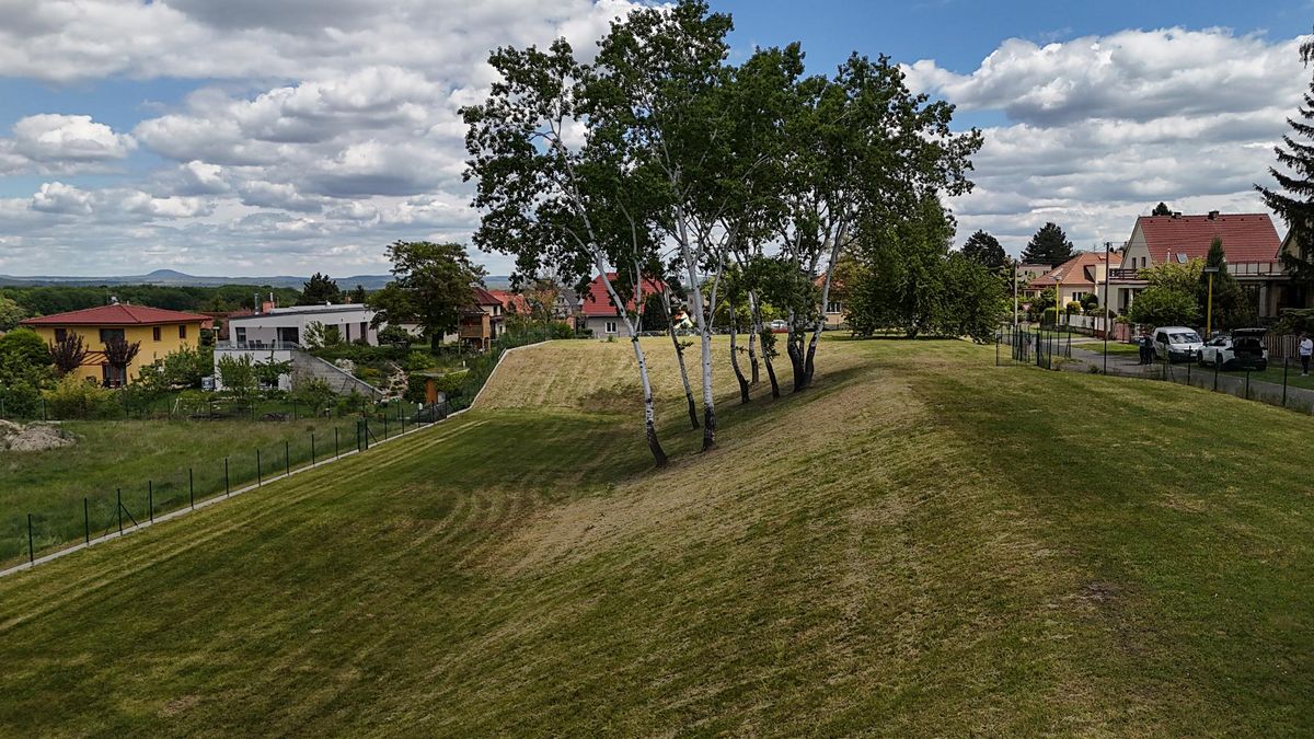 Prodej stavebního pozemku 2447 m² – fotografie 2