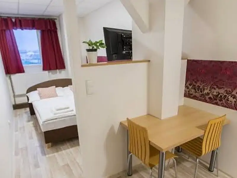 Pronájem bytu 1+kk 30 m², Benešov – náhled fotky 1