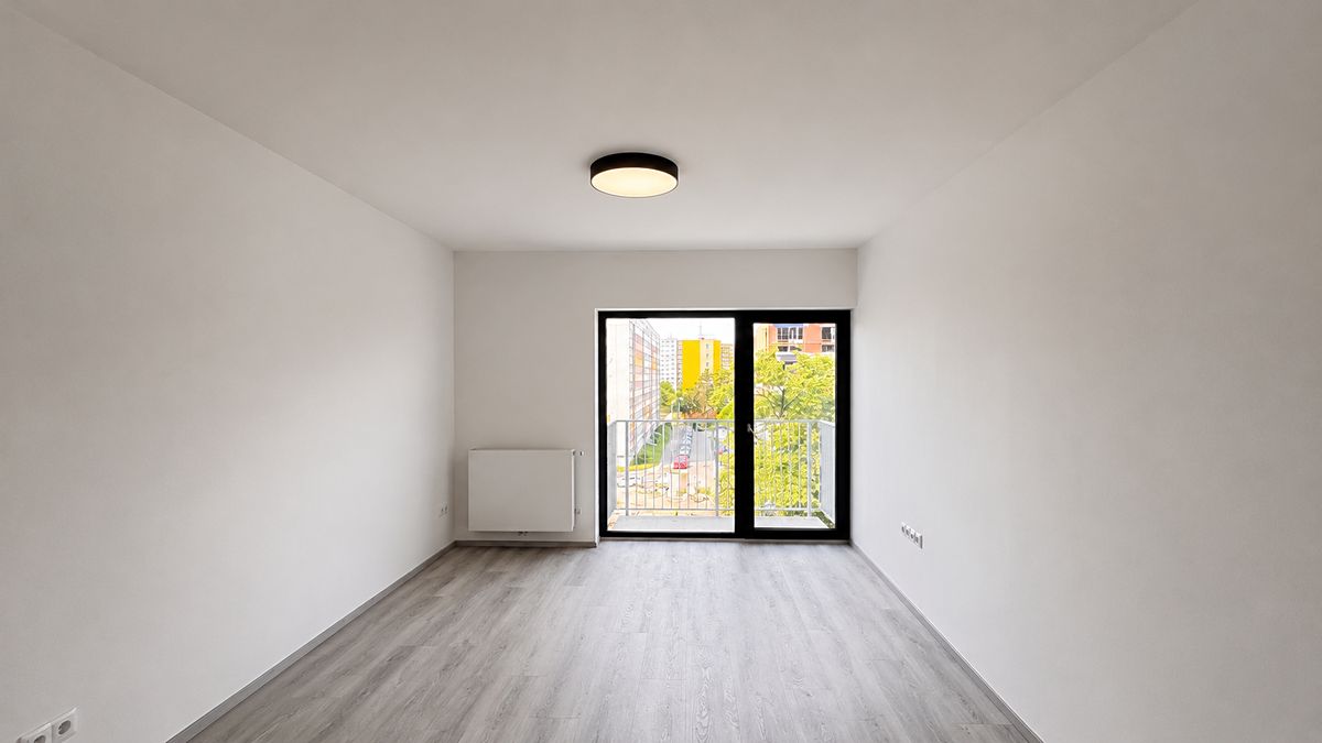 Pronájem bytu 1+kk 28 m² – fotografie 3