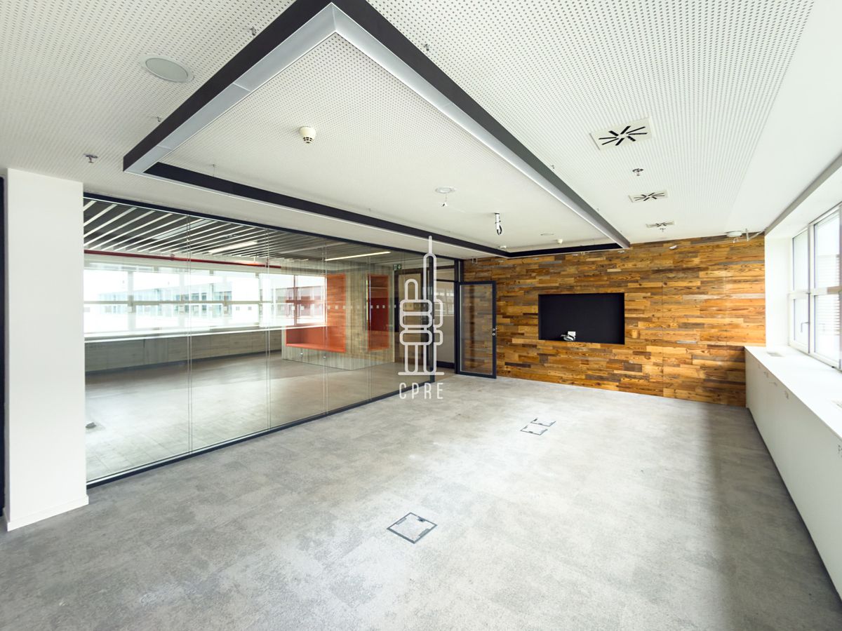 Pronájem kanceláře 2344 m² – fotografie 2