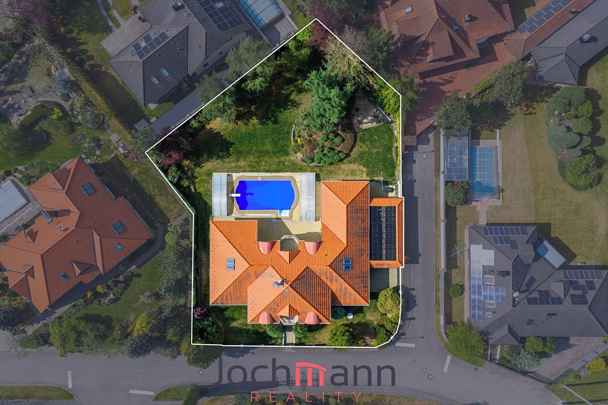 Prodej rodinného domu 351 m², pozemek 1575 m² – fotografie 2