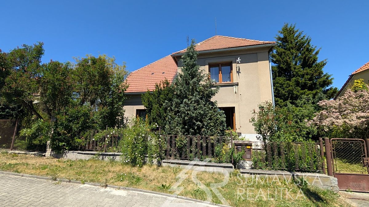 Prodej rodinného domu 1020 m², pozemek 1065 m² – fotografie 2