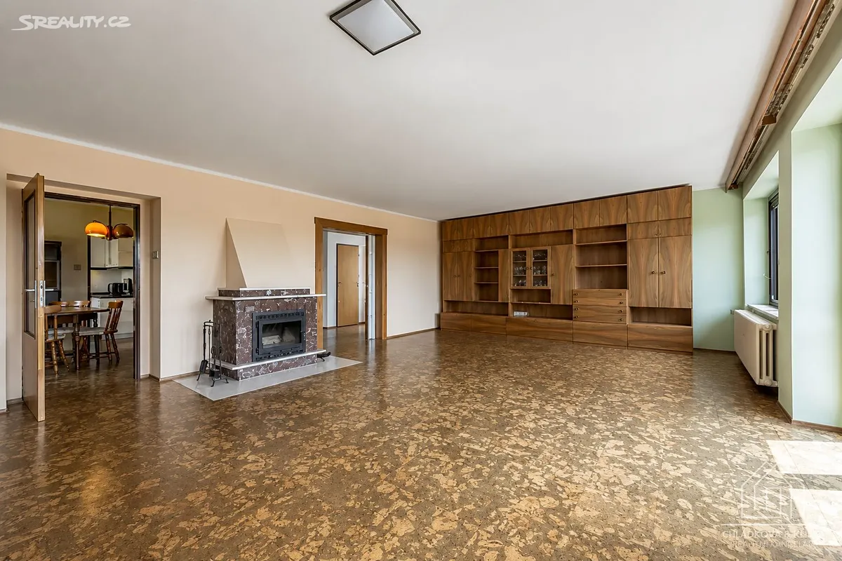 Prodej rodinného domu 337 m², pozemek 564 m² – pohled 2