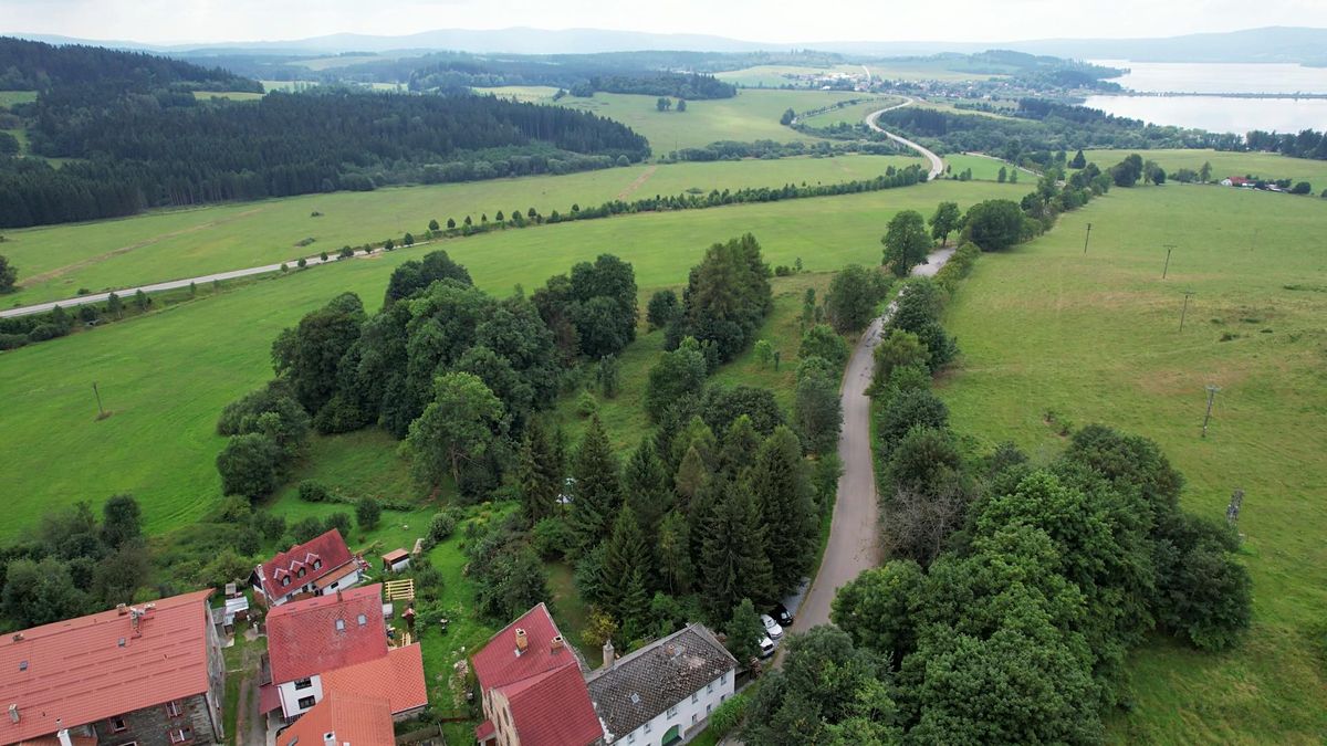 Prodej stavebního pozemku 656 m² – fotografie 2
