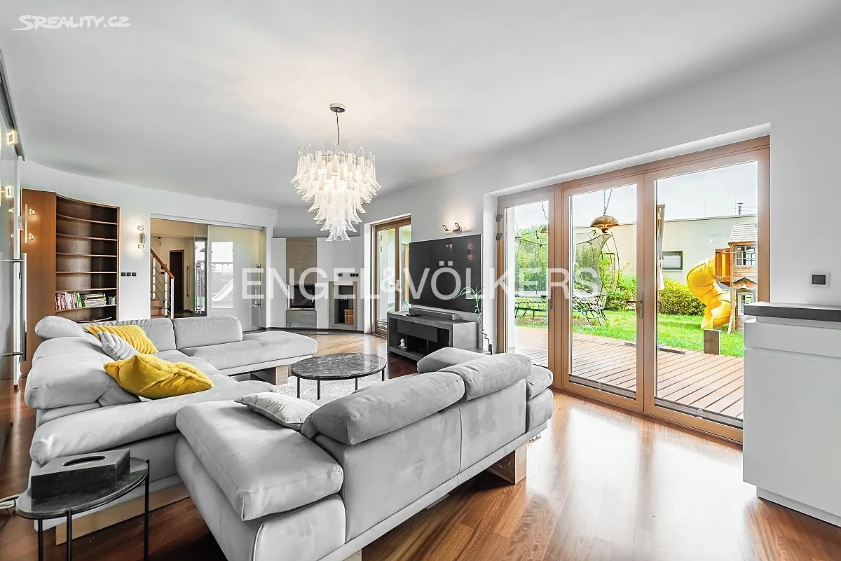 Pronájem vily 315 m², pozemek 1493 m², Praha
