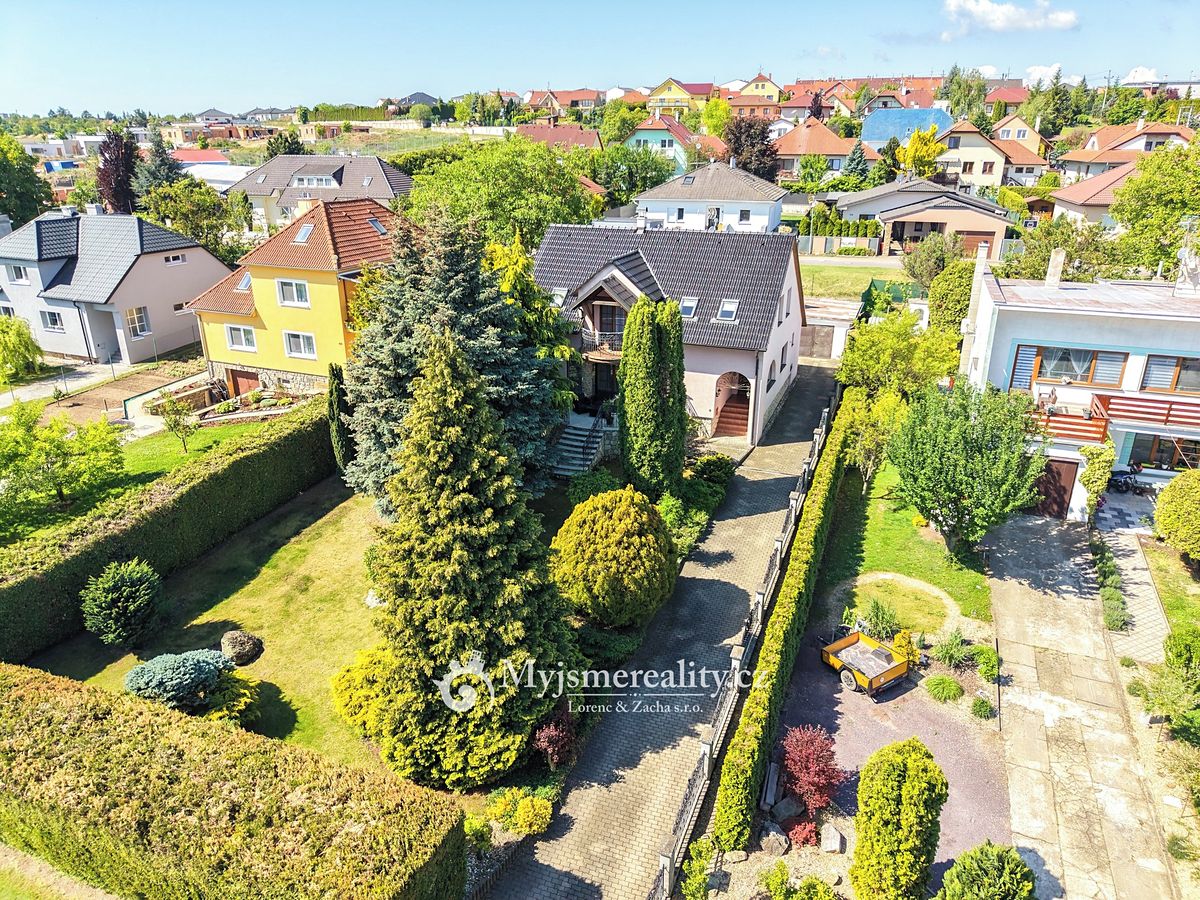 Prodej rodinného domu 240 m², pozemek 1139 m² – fotografie 4
