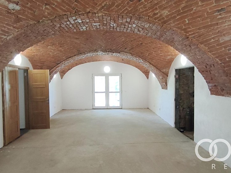 Pronájem komerčního prostoru, 330 m² (2 z 3)