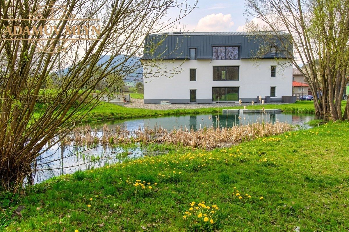 Prodej rodinného domu 670 m², pozemek 29000 m²