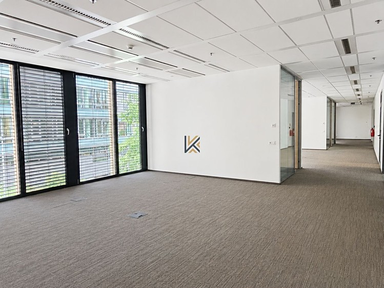 Комерційне приміщення в оренду, 1 070 м² (4 з 7)
