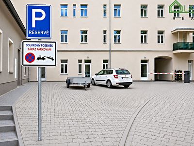 Pronájem garážového stání 15 m²