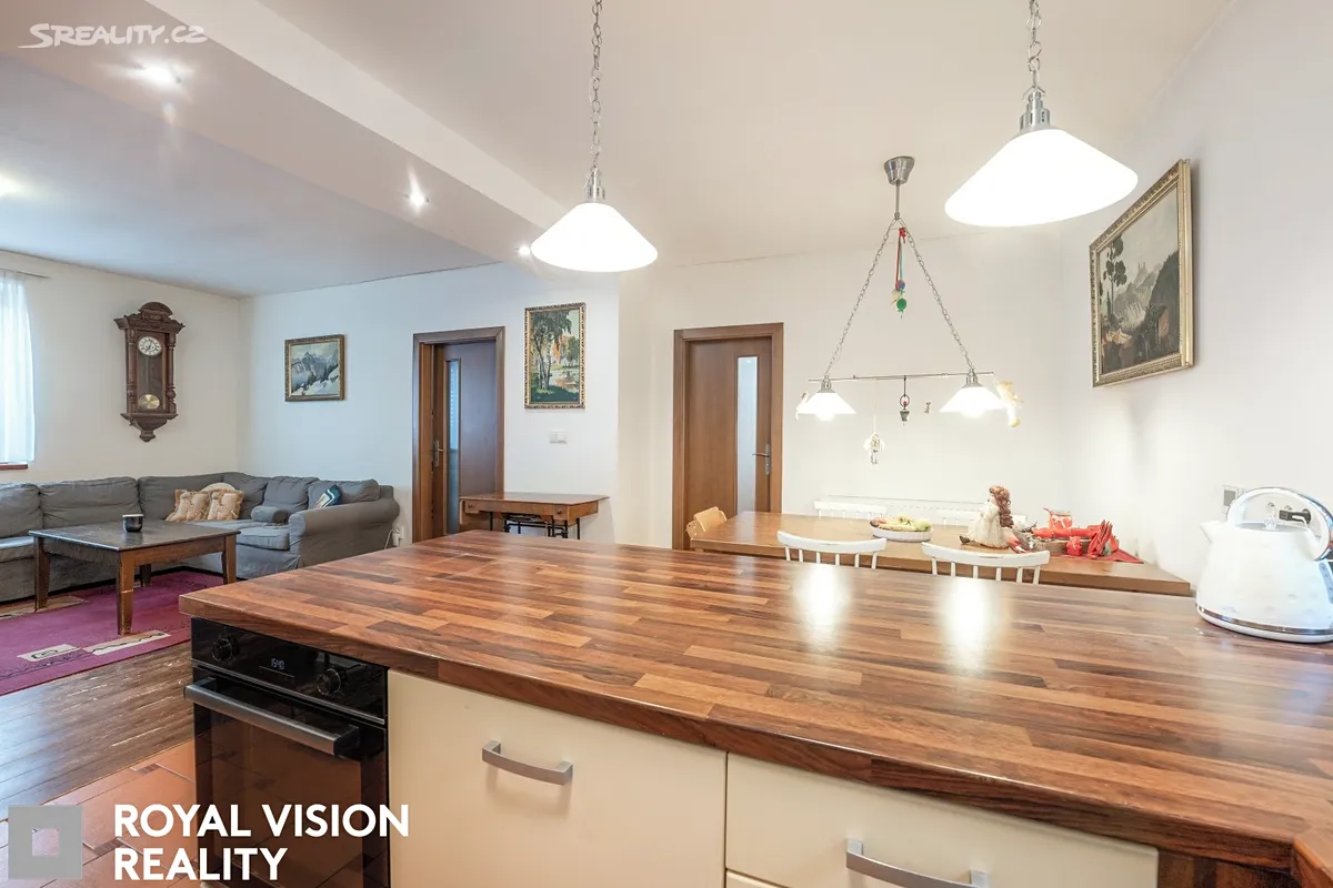 Prodej rodinného domu 239 m², pozemek 1160 m² – pohled 6