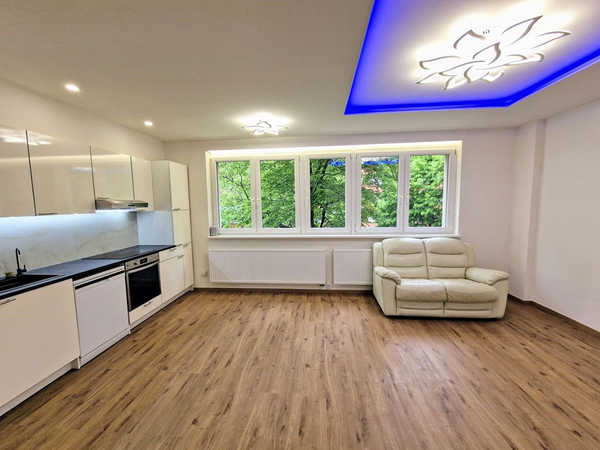 Pronájem bytu 2+kk 43 m²