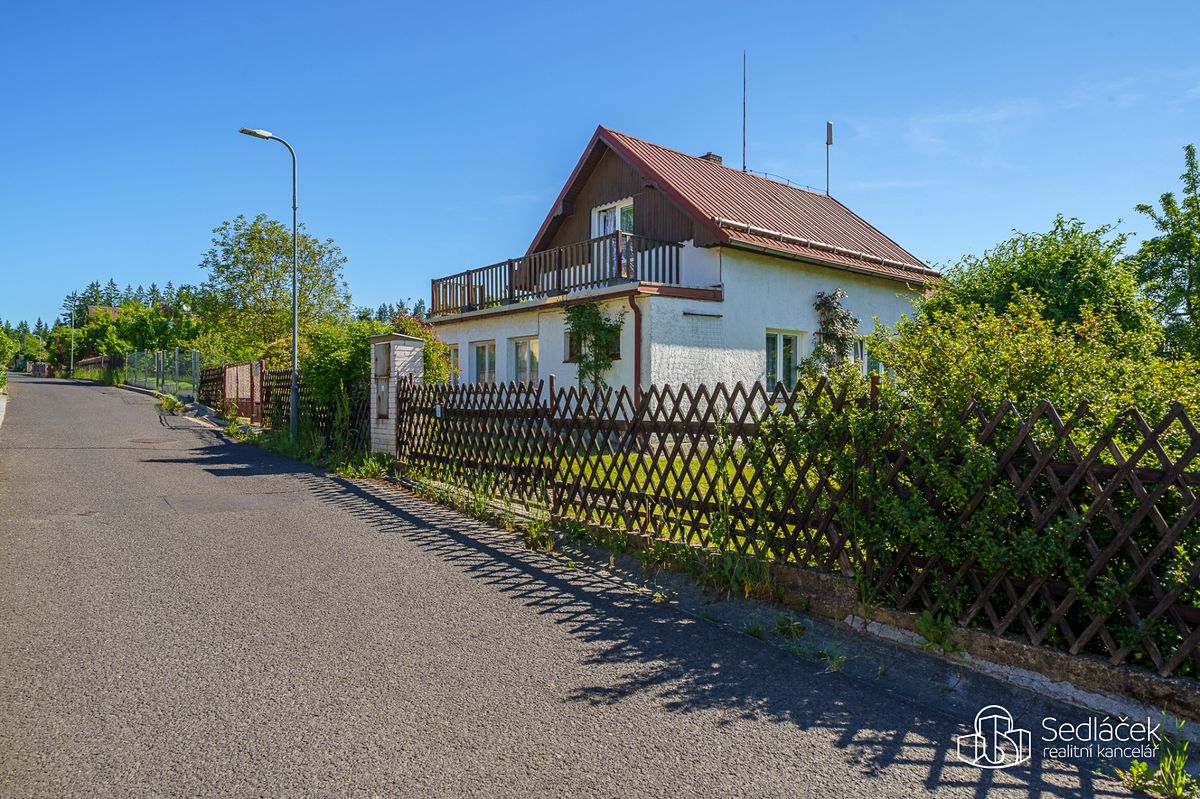 Prodej rodinného domu 300 m², pozemek 1019 m² – fotografie 3