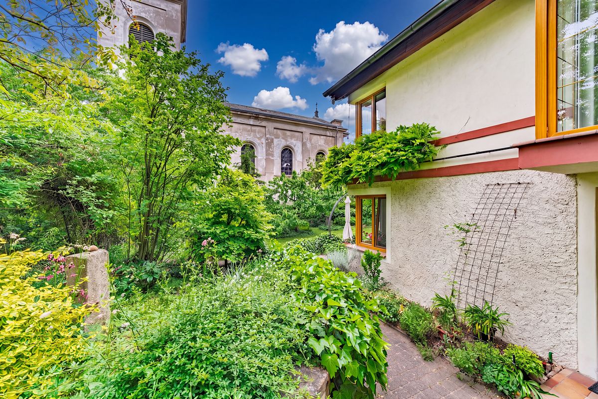 Prodej rodinného domu 300 m², pozemek 1430 m² – fotografie 2