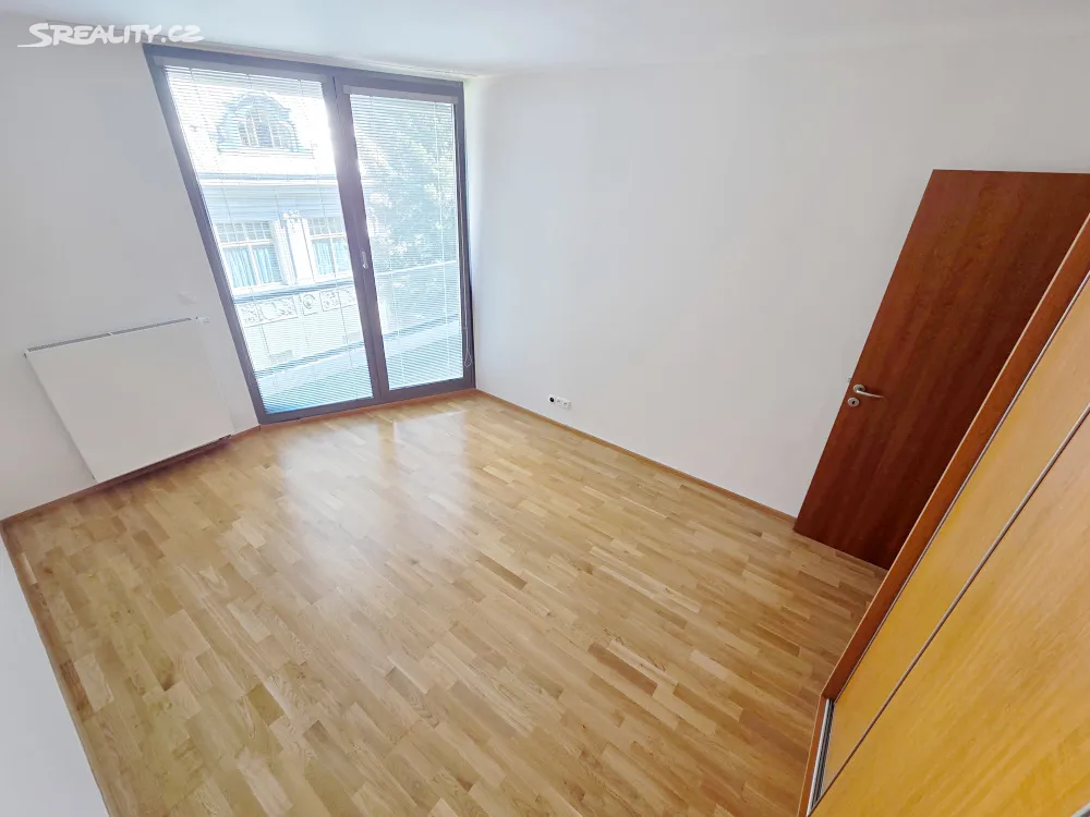 Pronájem bytu 3+kk 86 m² – pohled 4