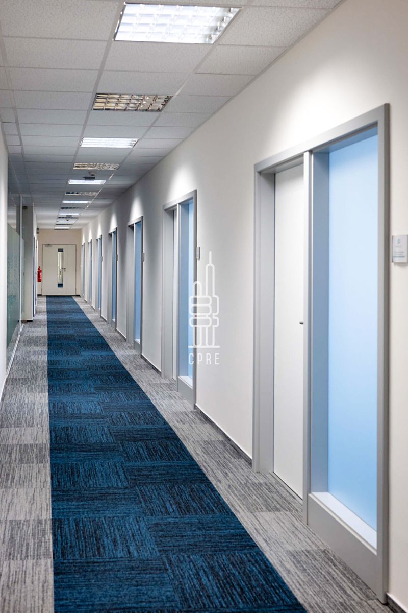 Pronájem kanceláře 385 m² – fotografie 2