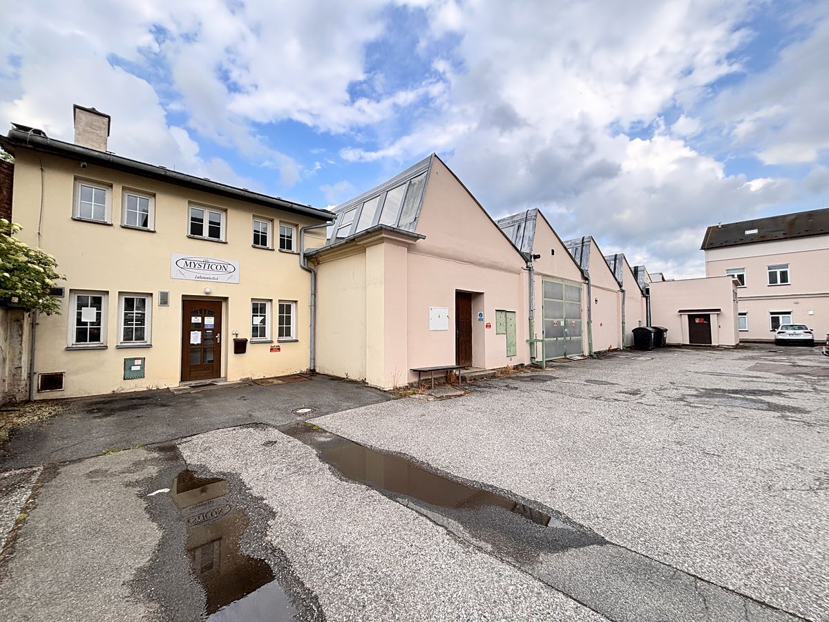 Pronájem skladového prostoru 694 m²