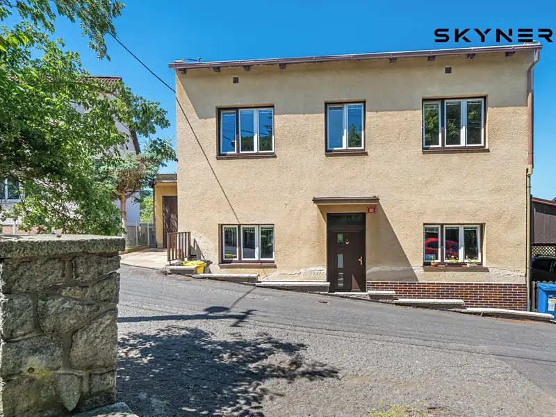 Prodej rodinného domu 220 m², pozemek 736 m², Trmice – náhled fotky 2