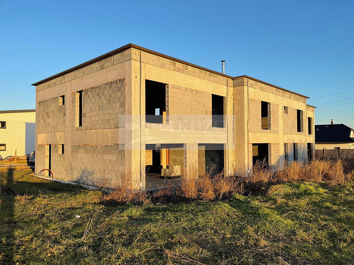 Prodej rodinného domu 168 m², pozemek 557 m² – fotografie 2