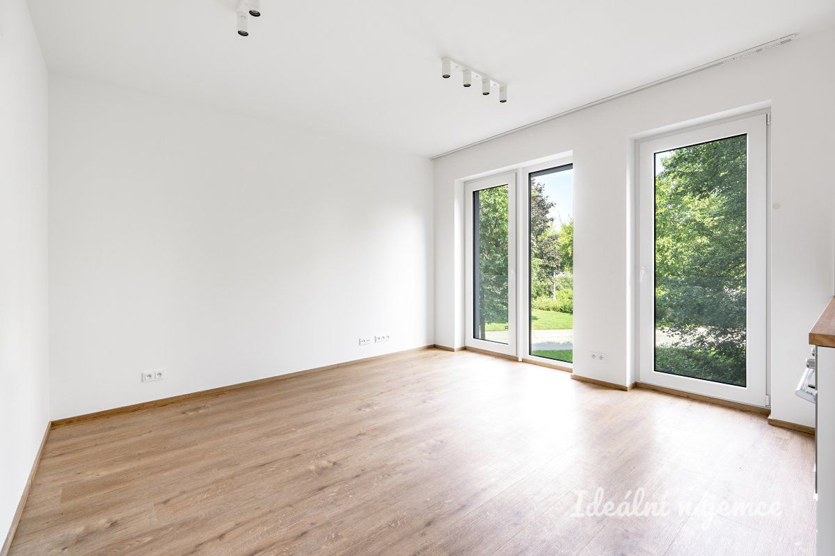 Pronájem bytu 1+kk 27 m²