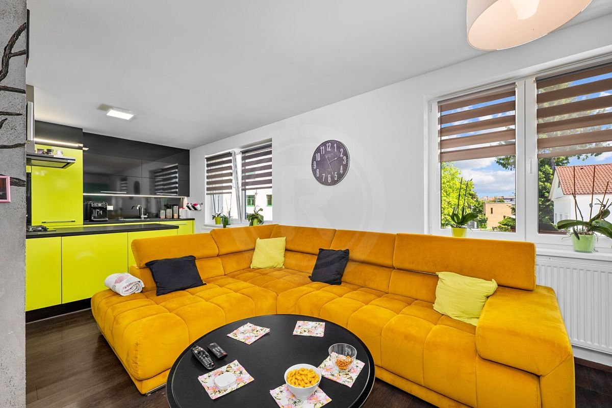 Prodej rodinného domu 333 m², pozemek 305 m² – fotografie 5