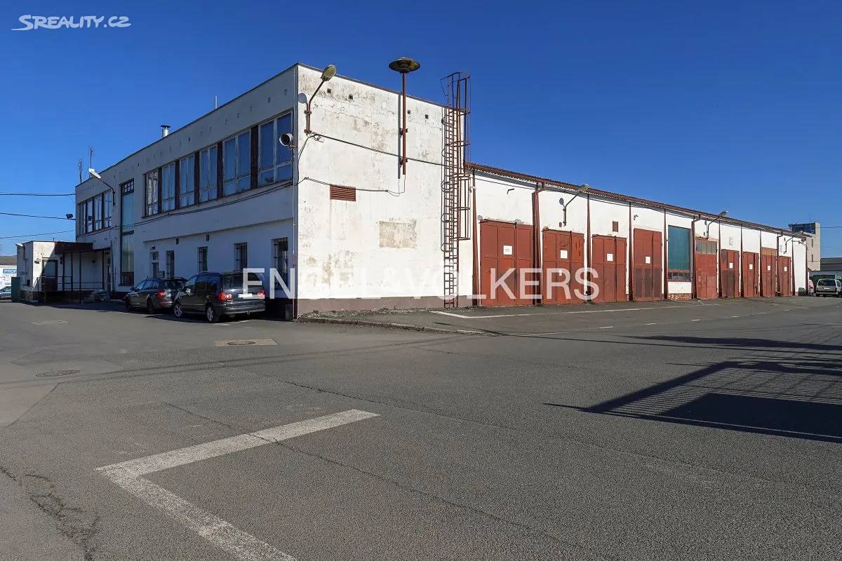 Pronájem výrobní haly, prostoru 977 m², Skladová