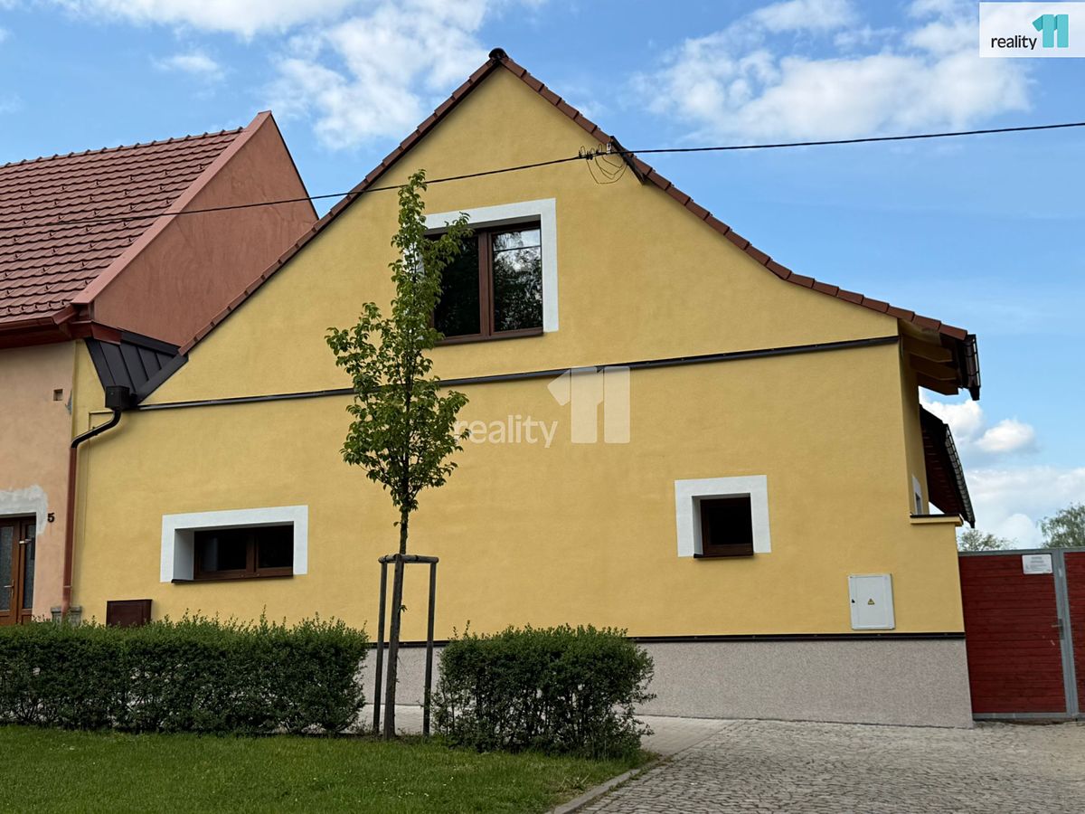 Prodej rodinného domu 383 m², pozemek 1023 m²
