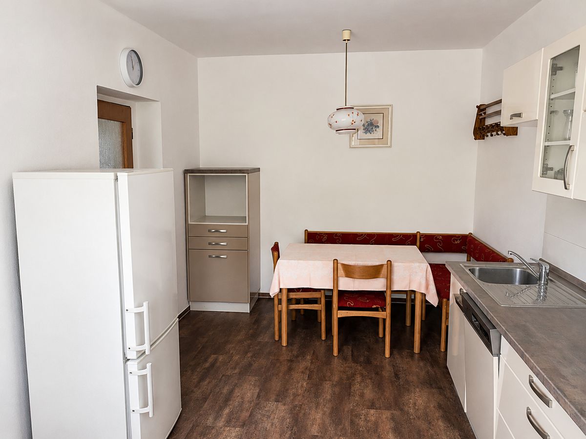 Prodej rodinného domu 200 m², pozemek 399 m² – fotografie 4