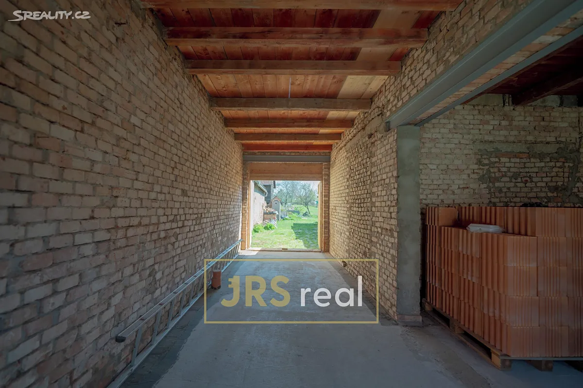 Prodej rodinného domu 527 m², pozemek 1300 m² – pohled 5